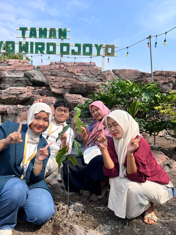 MMD UB Kelompok 54 Edukasi TOGA dan Eco Enzyme di Lamongan - Foto 2