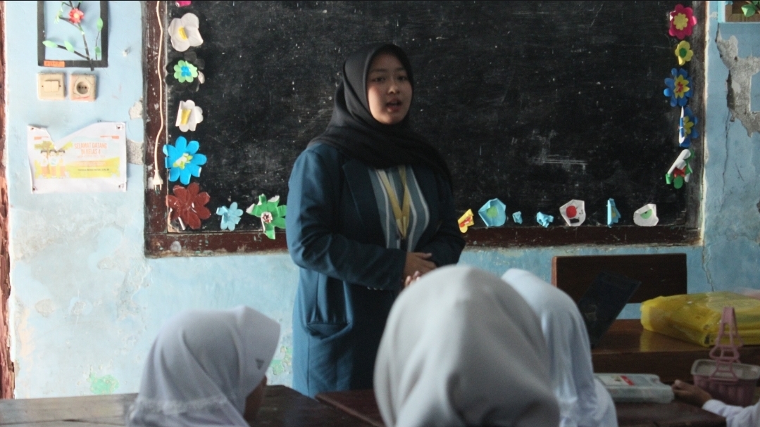 Kenalkan Fenomena Cuaca Sejak Dini, MMD UB Kelompok 54 Inisiasi Program BUMI KECIL di SD Negeri 02 Gendong Kulon