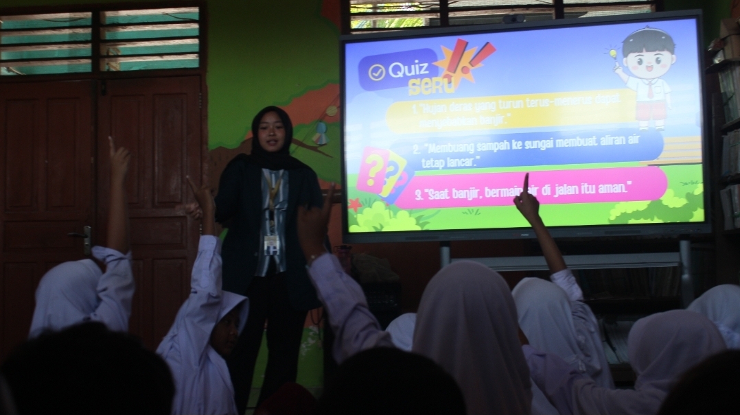 Kenalkan Fenomena Cuaca Sejak Dini, MMD UB Kelompok 54 Inisiasi Program BUMI KECIL di SD Negeri 02 Gendong Kulon - Foto 2