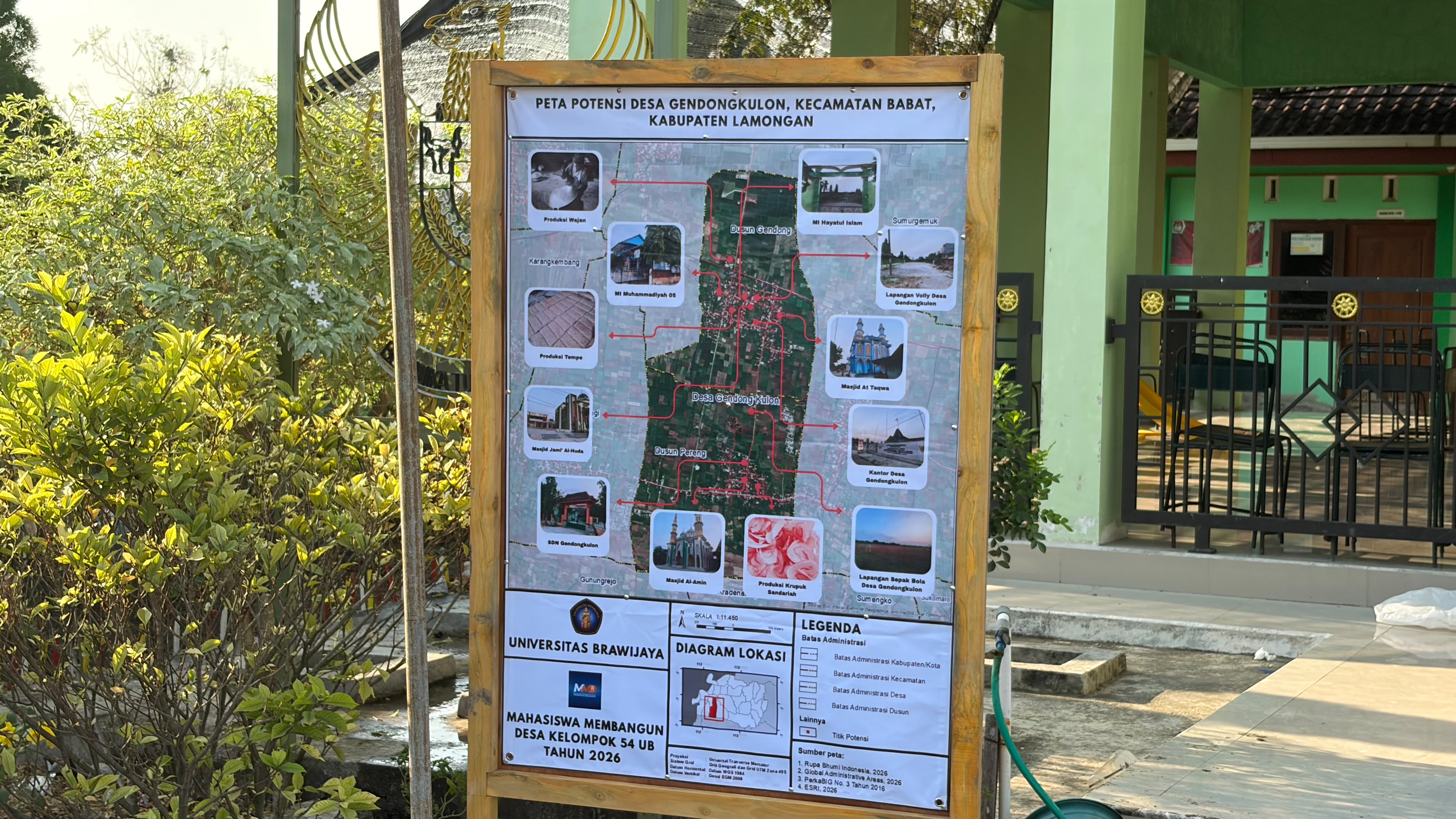 Dukung Pemetaan Potensi Desa, MMD UB Kelompok 54 Serahkan Papan Informasi PINTAR di Desa Gendongkulon - Foto 2
